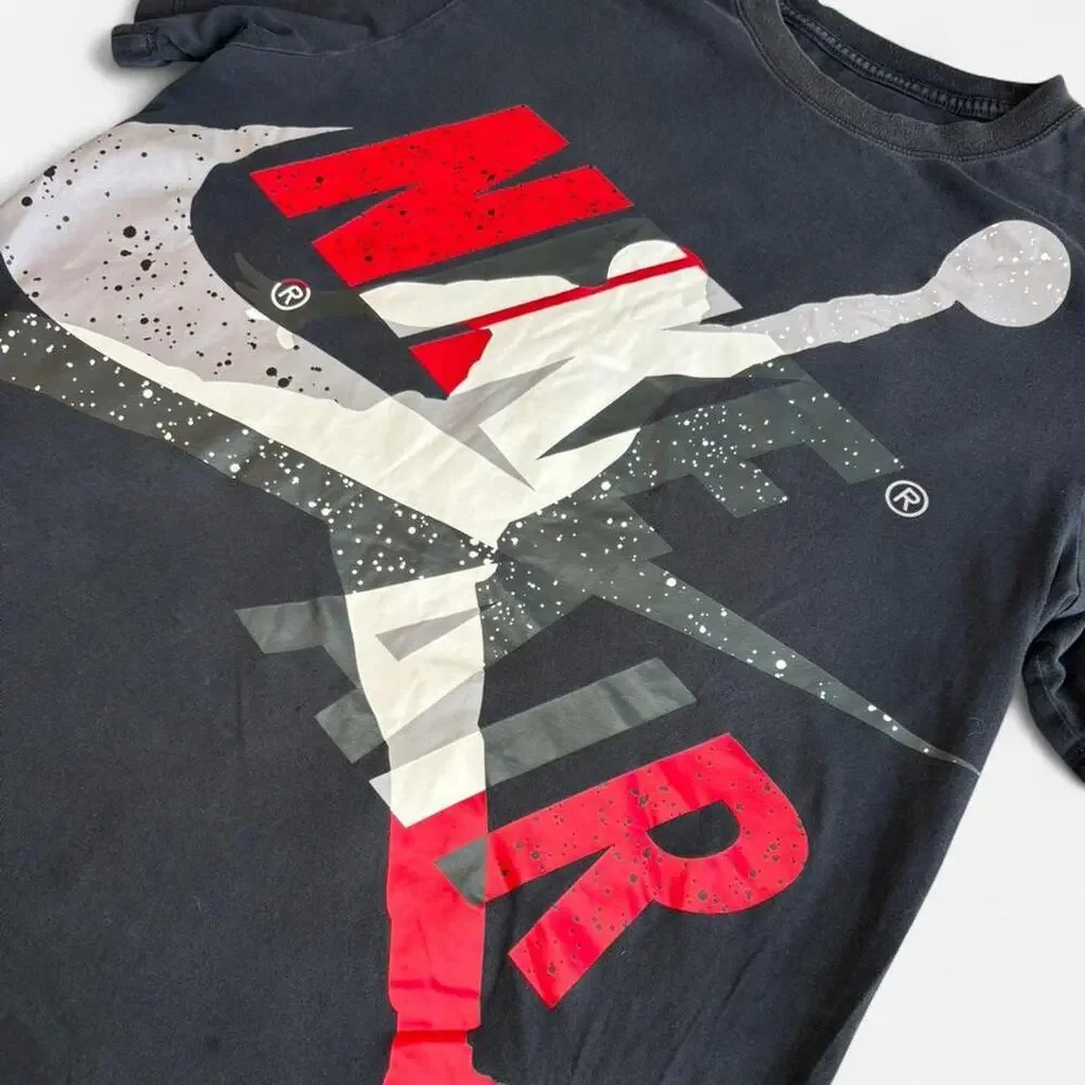 JORDAN Unisex L Short Sleeve Graphic Tee Black Red